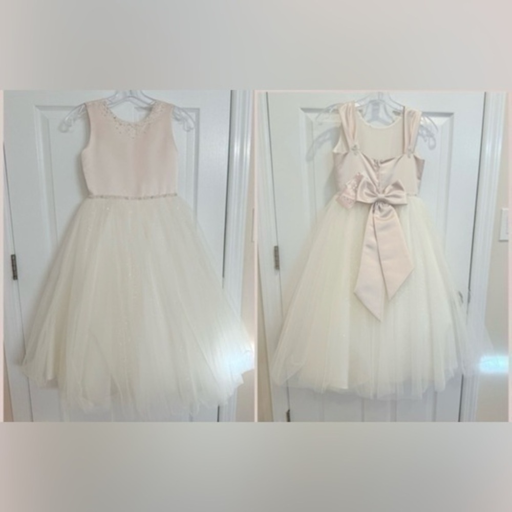 Stunning Joan Calabrese for Mon Cherri Flower Girl Dress in Ivory/Petal size 7